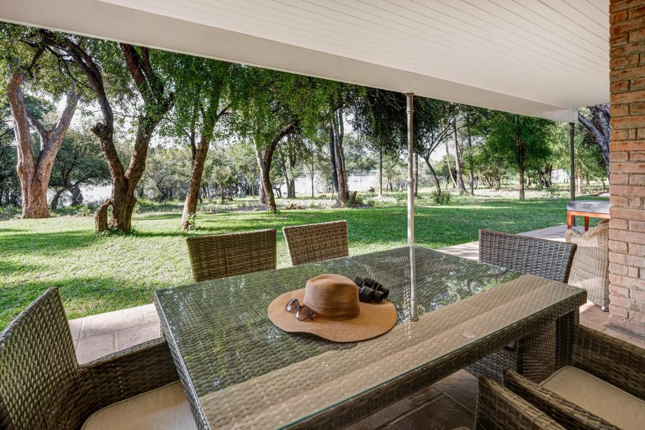 Palm River Hotel Victoria Falls Extérieur photo